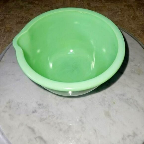 Vintage Mid-Century Jadeite Kitchenware Mixing Bowl w/ pour spout GUC unmarked - Picture 8 of 10